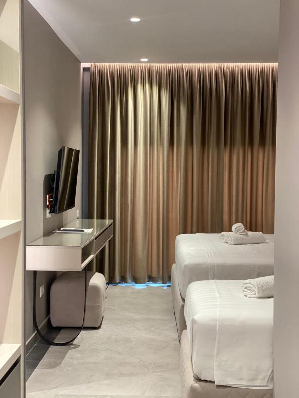 Standard Triple Room with Sea View image 1