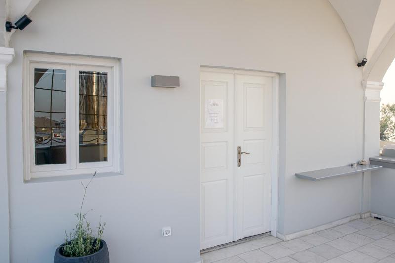 Central Hostel Oia - image 23