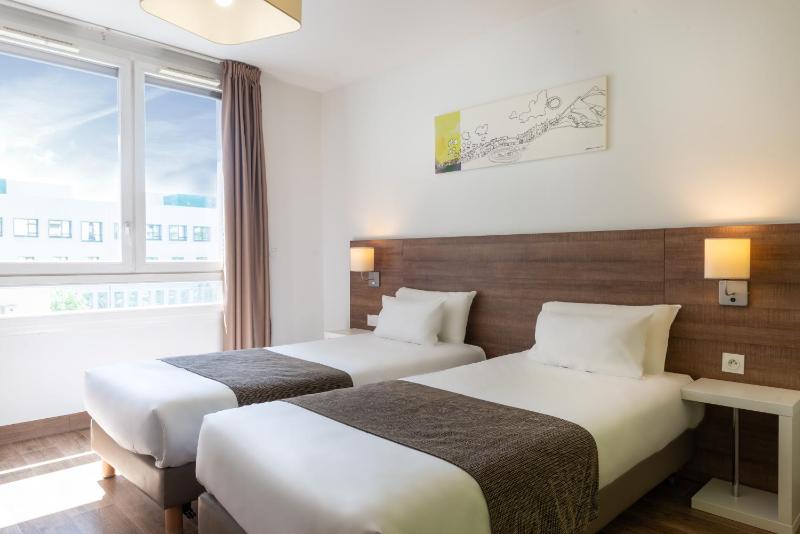 Twin Room image 3
