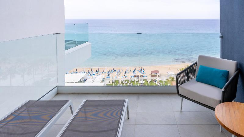 Front Sea View Deluxe Suite  image 1