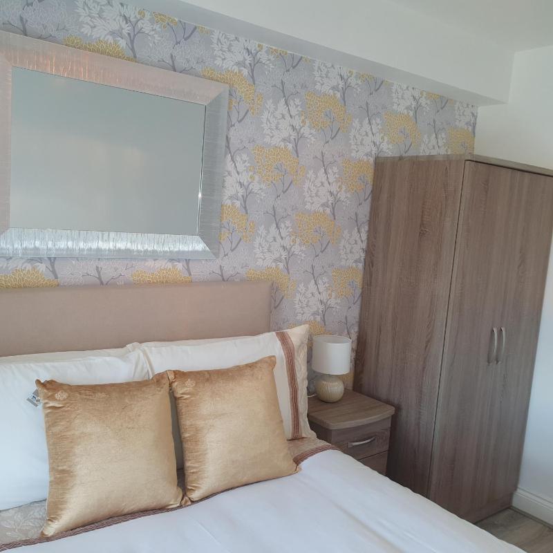One-Bedroom Apartment image 1