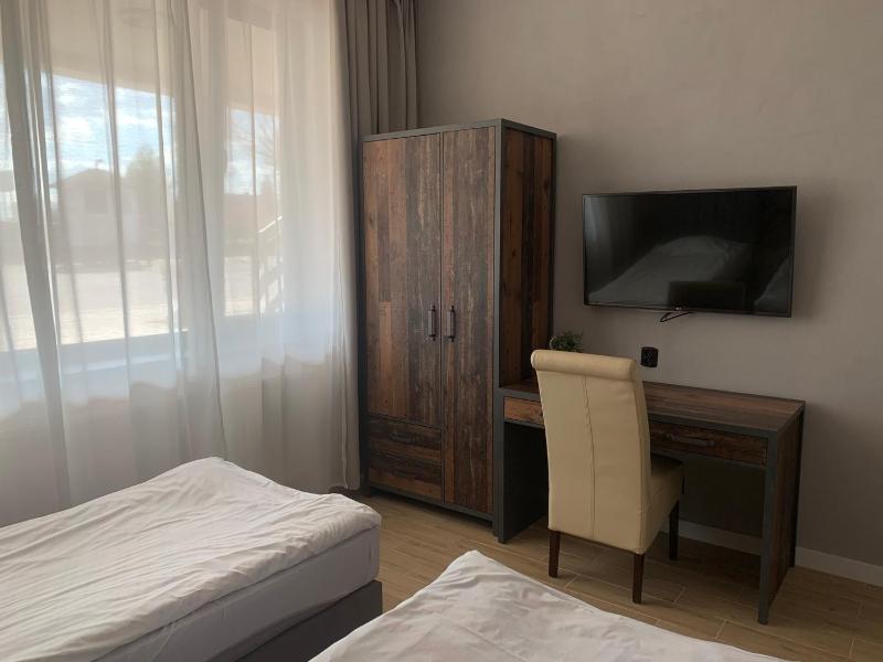 Deluxe Triple Room image 2