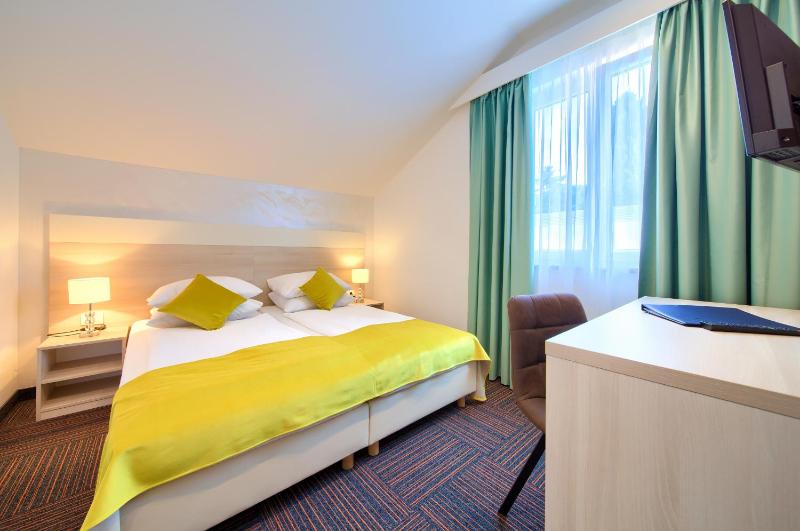 Economy Double Room image 1