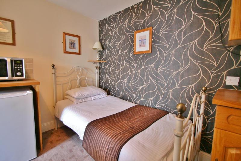 Central Hotel Cheltenham by Roomsbooked - image 23