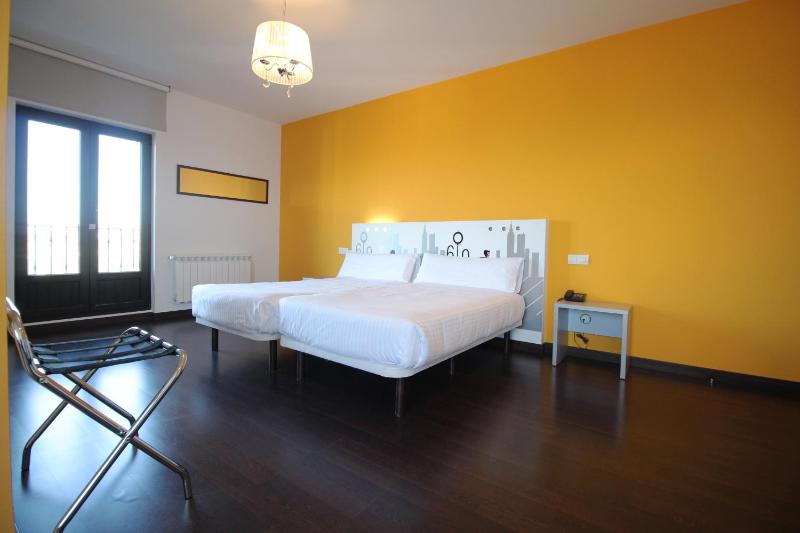Double Room with Balcony and Sea View image 1