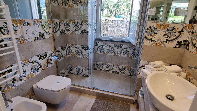 Classic Quadruple Room image 4