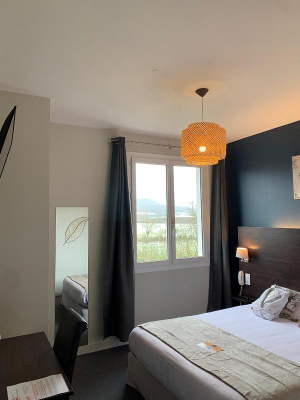 Superior Double Room - Non-Smoking image 3
