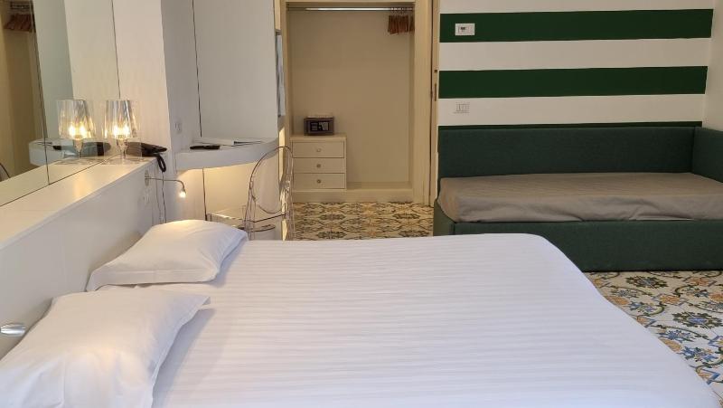 Classic Quadruple Room image 2