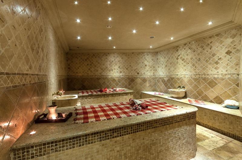 Grand Royale Apartment Complex & Spa - image 3
