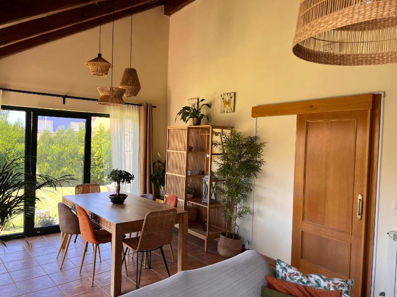 Six-Bedroom House image 3
