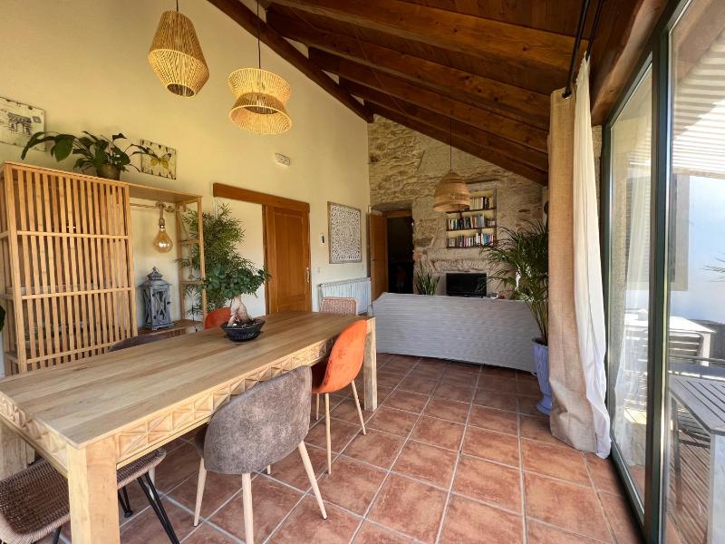 Six-Bedroom House image 2