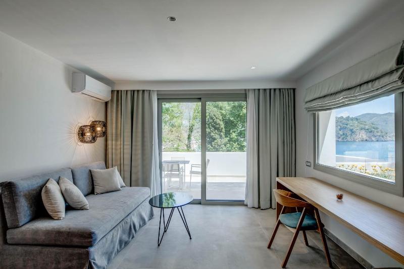 Alboro seaside suites - image 41
