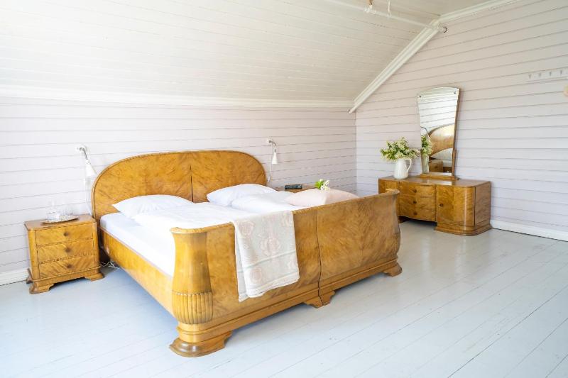 Quadruple Room with Shared Bathroom image 4