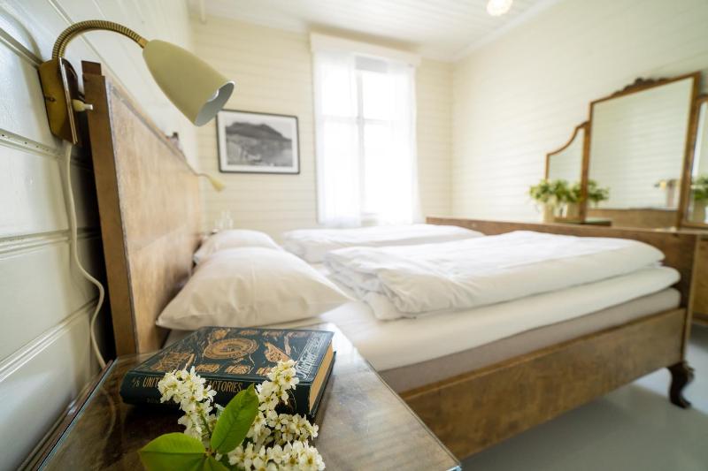 Budget Double Room with Shared Bathroom image 1