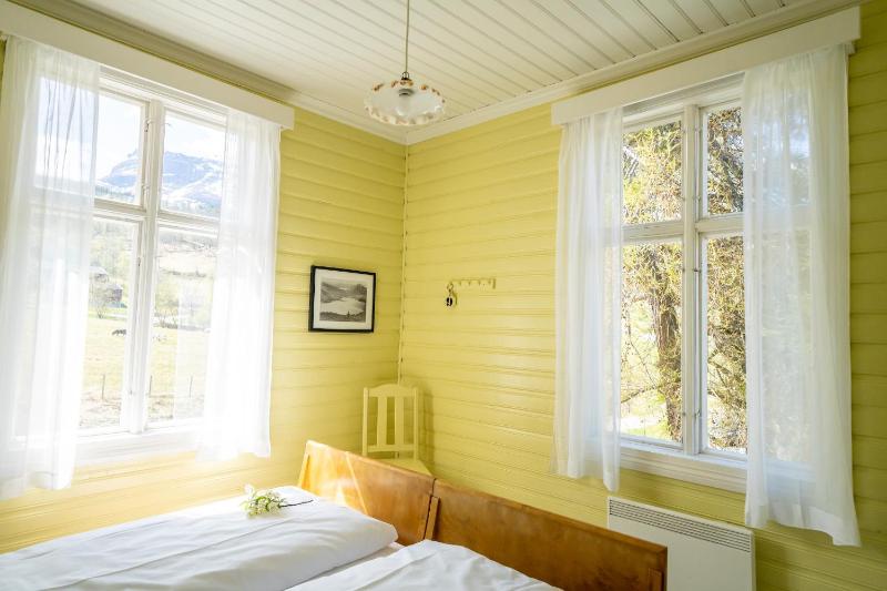 Budget Double Room with Shared Bathroom image 3