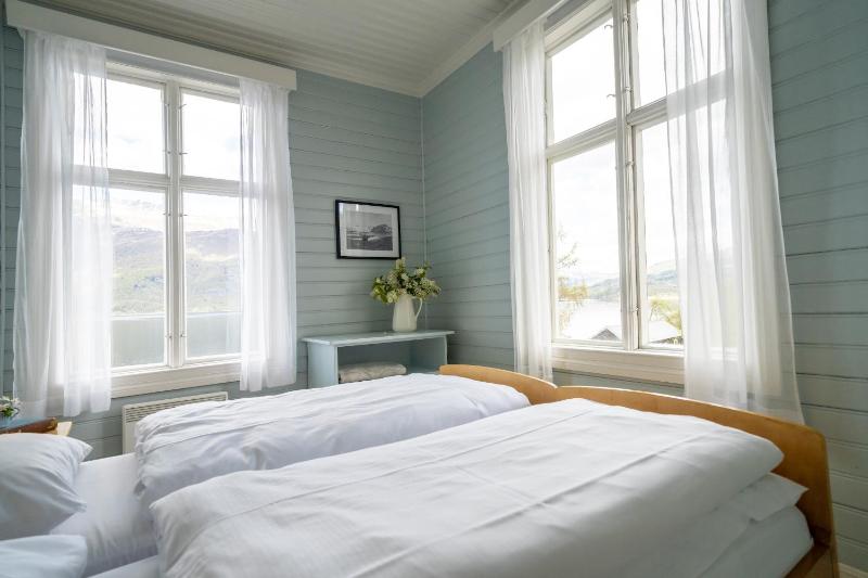 Double Room with Shared Bathroom image 1