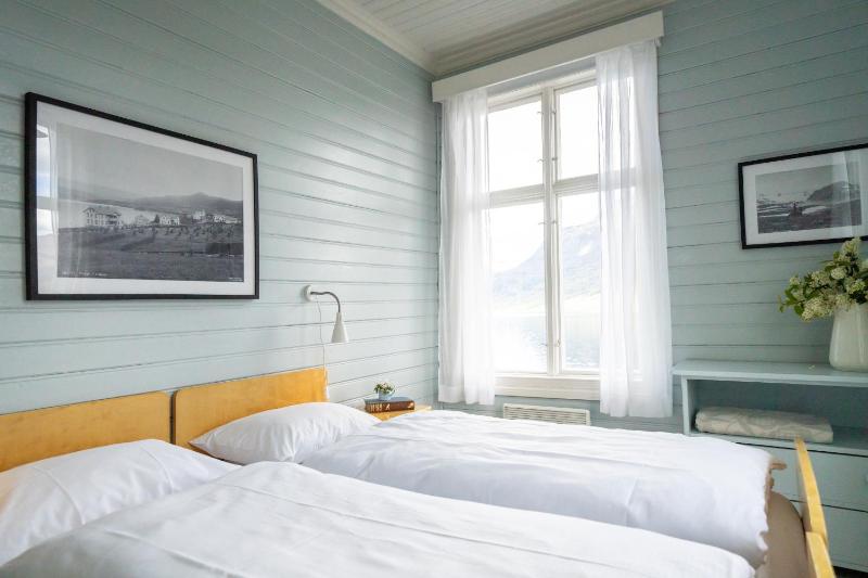 Double Room with Shared Bathroom image 4