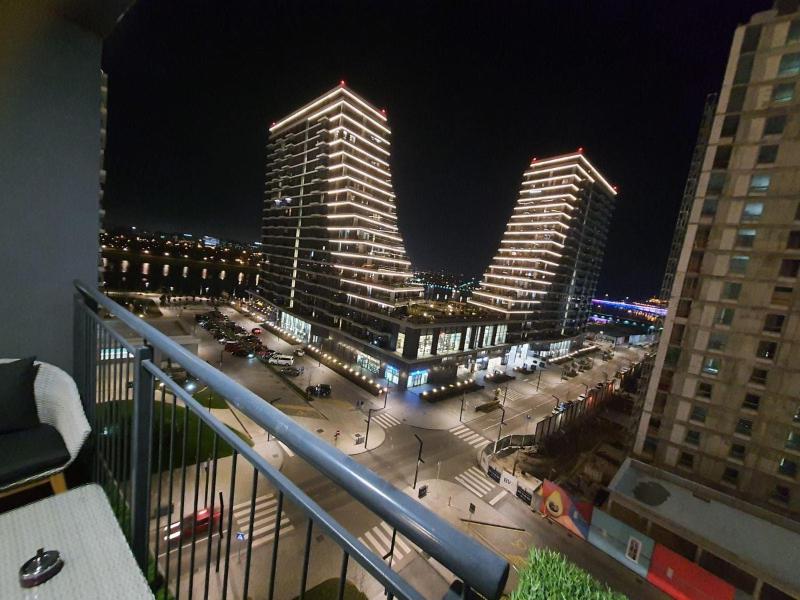 Studio with Balcony image 3