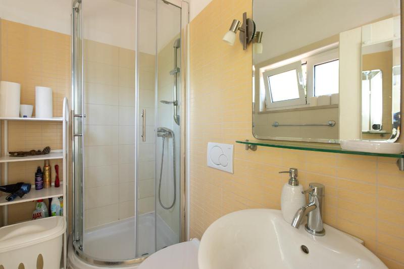 Apartment PORTAPISANA just 50m from the beach - image 12