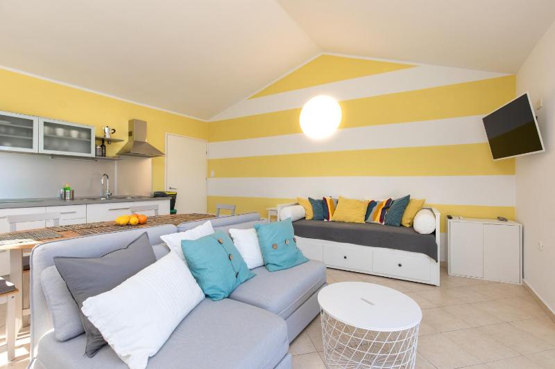 Apartment PORTAPISANA just 50m from the beach - image 39
