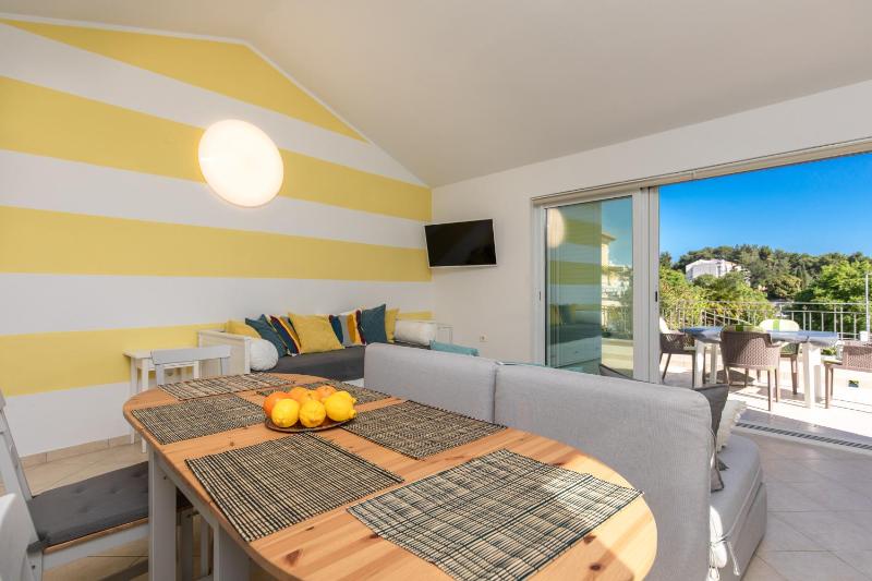 Apartment PORTAPISANA just 50m from the beach - image 19