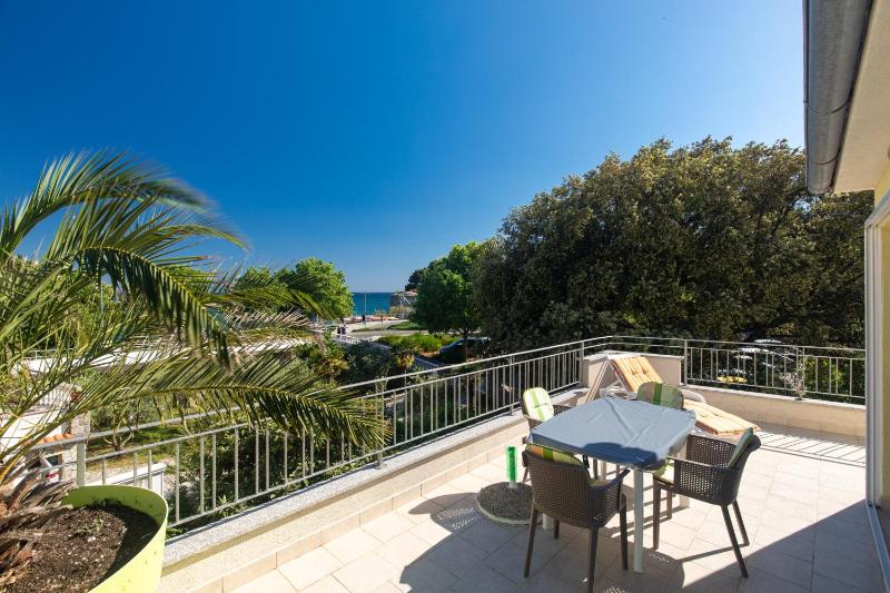 Apartment PORTAPISANA just 50m from the beach - image 26