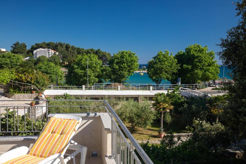 Apartment PORTAPISANA just 50m from the beach - image 20