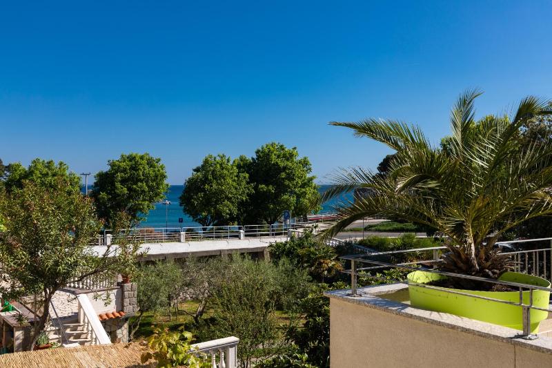 Apartment PORTAPISANA just 50m from the beach - image 18