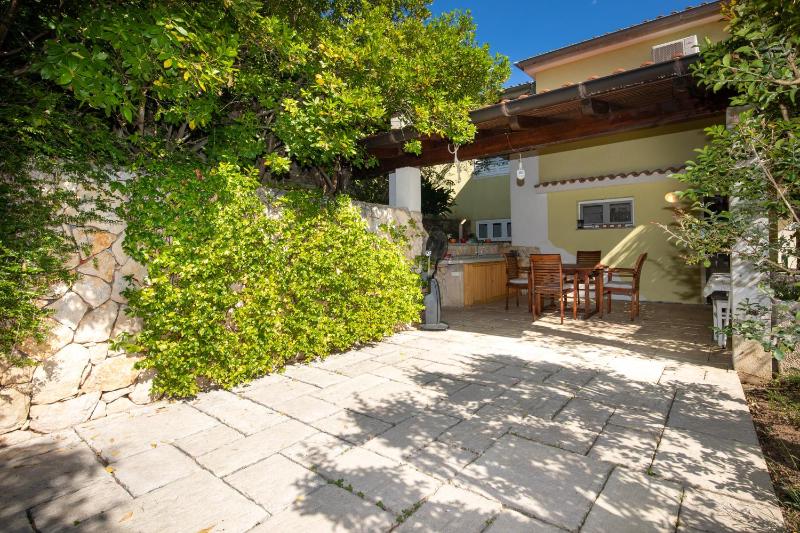 Apartment PORTAPISANA just 50m from the beach - image 15