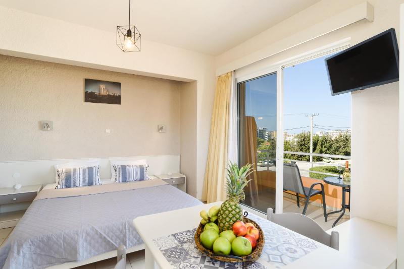 Eugenia Studios & Apartments - image 10
