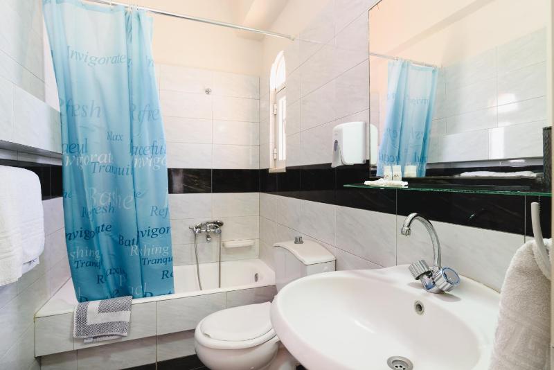 Eugenia Studios & Apartments - image 7