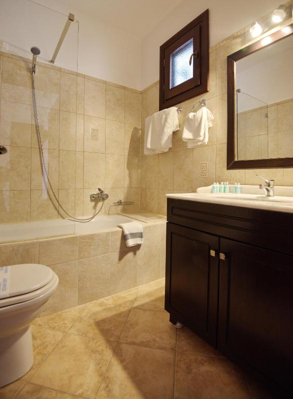 Deluxe Suite with Sea View image 2