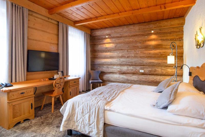 Double or Twin Room image 4