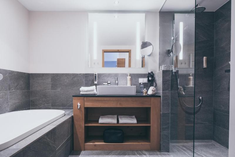 No 4 - Junior Apartment image 4