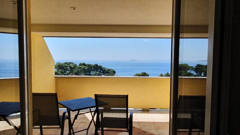 Double Room with Sea View image 3