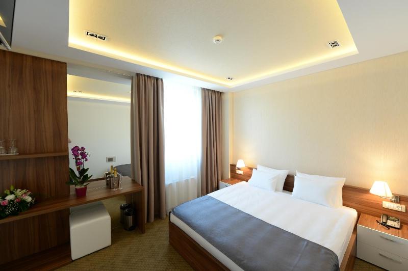 Double Room image 4