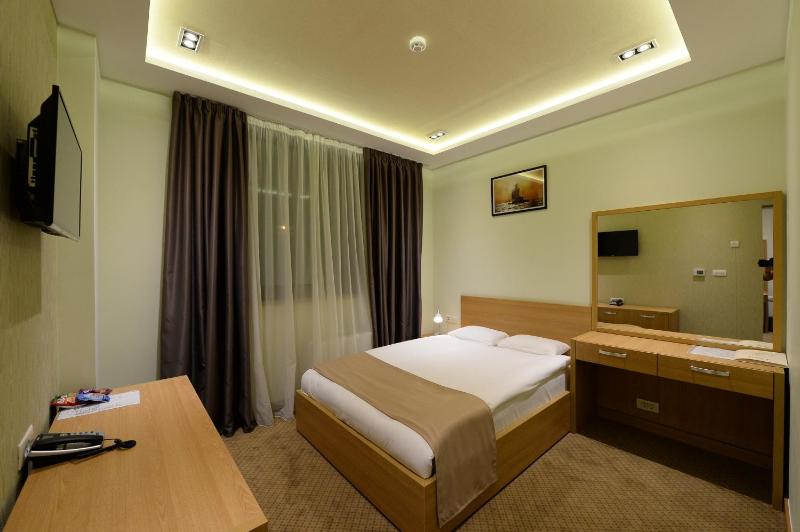 Twin Room - Disability Access image 3