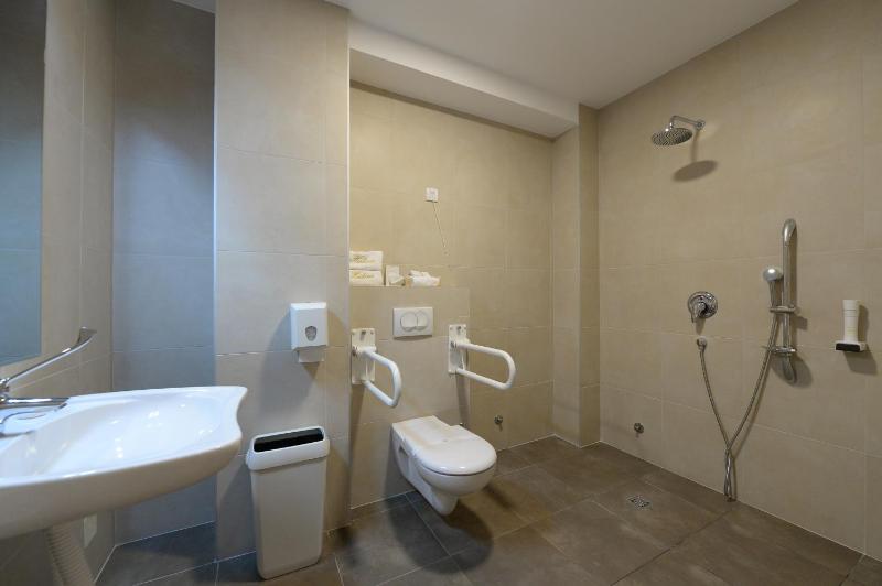 Twin Room - Disability Access image 2