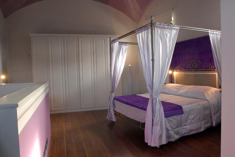 Superior King Suite image 3