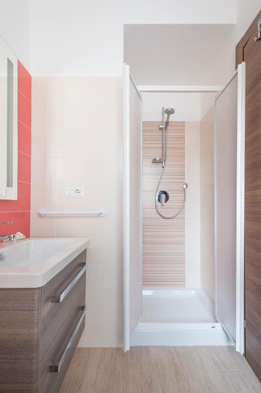 Deluxe Quadruple Room image 3