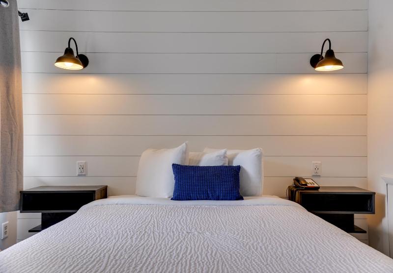 Standard Queen Room image 3