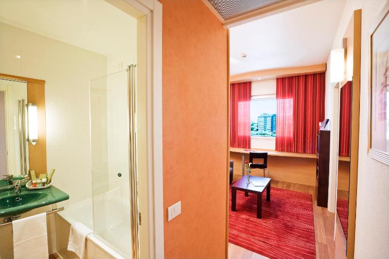 Junior Suite image 2