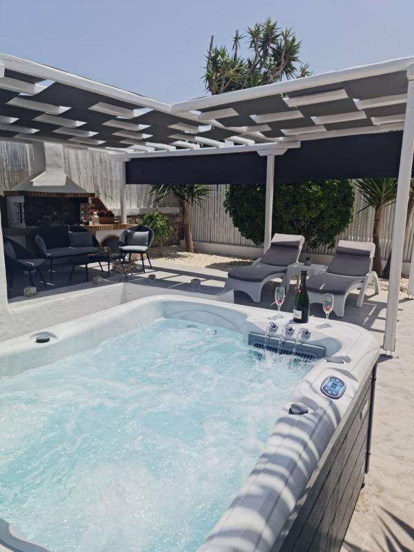 King Suite with Spa Bath image 4