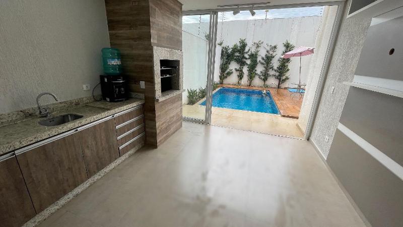 Sobrado com PISCINA e CHURRASQUEIRA de alto padrão em Foz Images
