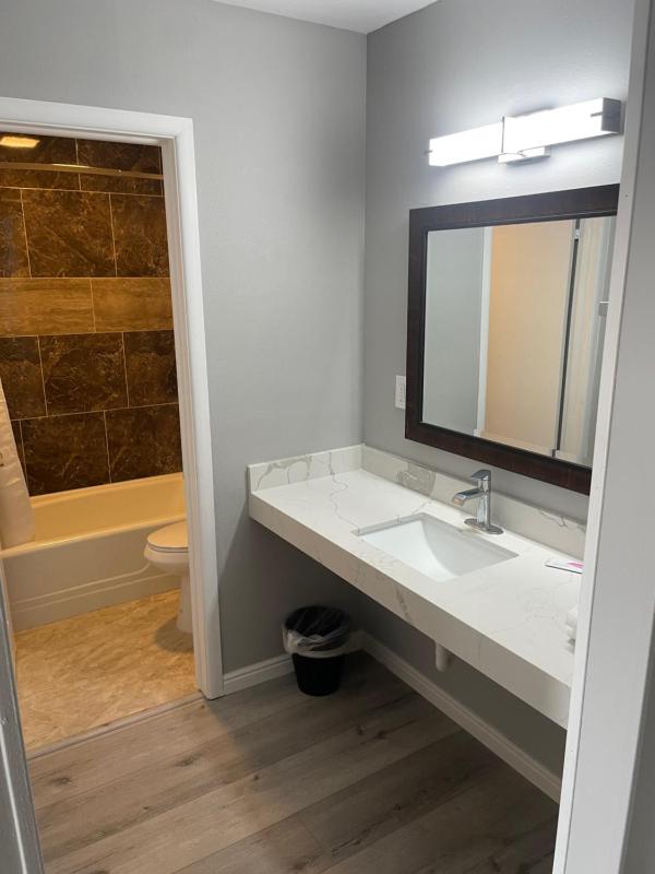 Deluxe Room image 2