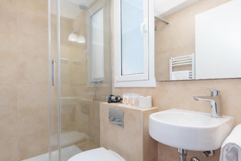 Triple Room image 2