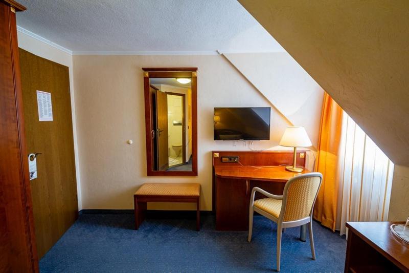 Single Room (not refurbished) image 3