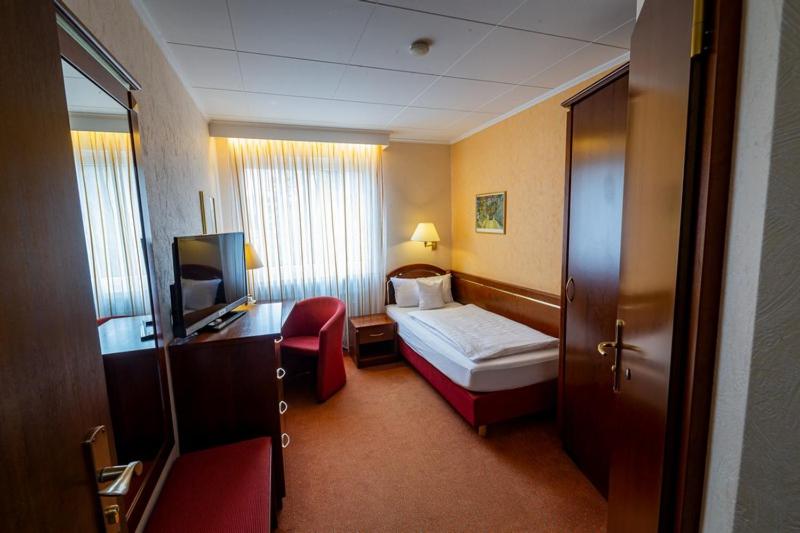 Single Room (not refurbished) image 1