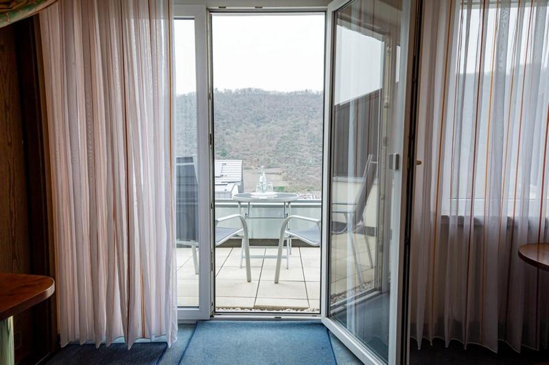 Special Offer - Double Room with Balcony (not refurbished) image 3