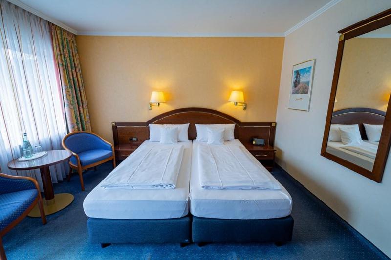 Special Offer - Double Room with Balcony (not refurbished) image 1